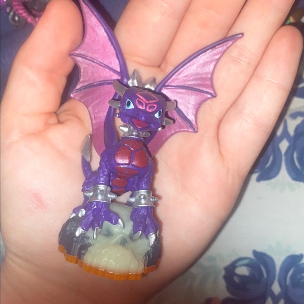 Series 2 cynder skylanders piece